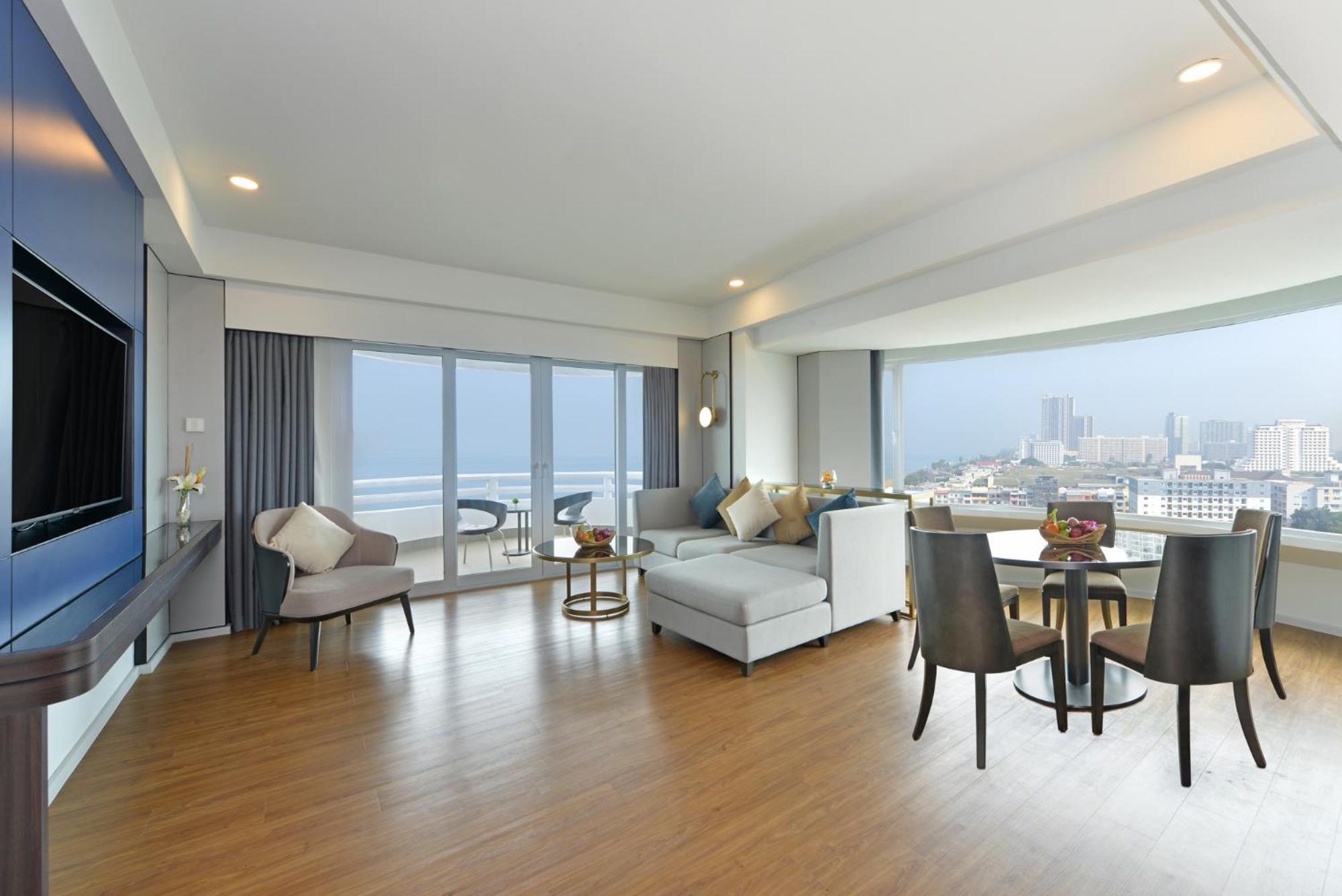 ホテル ディー ワーリー ジョムティエン ビーチ パタヤ ジョムティエンビーチ エクステリア 写真 A suite at the hotel